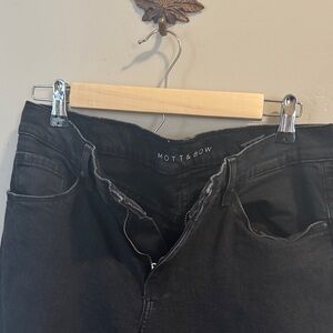 Mott & Bow Women's Black Boyfriend Jeans